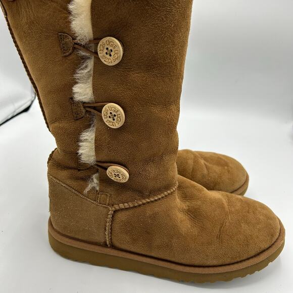 UGG Australia Bailey Button 1873 Chestnut Suede Sheepskin Lined Boots Size 6 - Picture 2 of 16